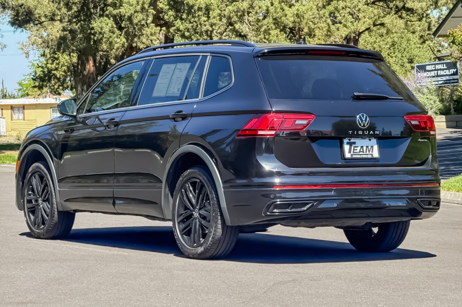 Used 2022 Volkswagen Tiguan SE R-Line AWD/4WD image 6