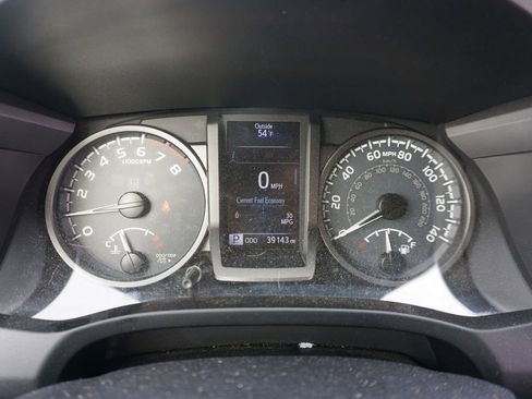 Used 2017 Toyota Tacoma TRD Off-Road image 6