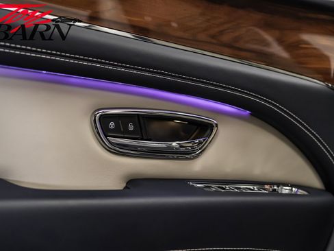Used 2021 Bentley Bentayga image 21