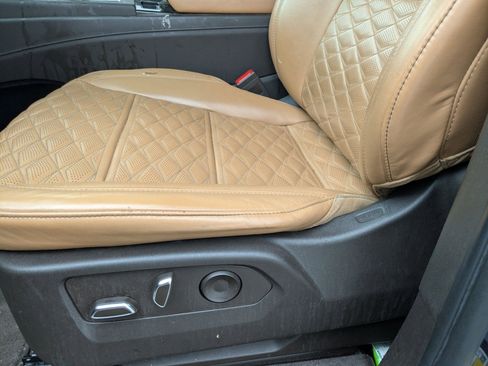 Used 2023 Cadillac Escalade ESV Premium Luxury AWD/4WD image 9