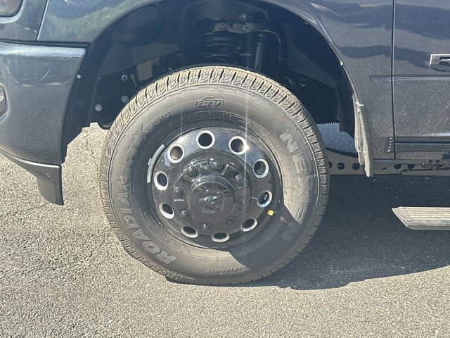 New 2026 RAM 3500 Laramie AWD/4WD image 12