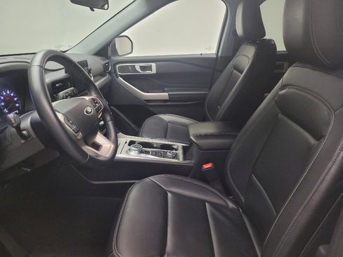 Used 2022 Ford Explorer XLT w/ Equipment Group 202A AWD/4WD image 17