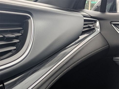 Used 2024 Buick Enclave Premium image 29