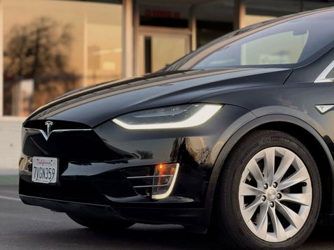 Used 2016 Tesla Model X 75D image 4