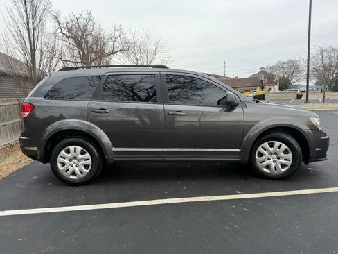 Used 2018 Dodge Journey SE image 4