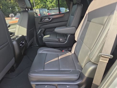 Used 2025 GMC Yukon Denali AWD/4WD image 7
