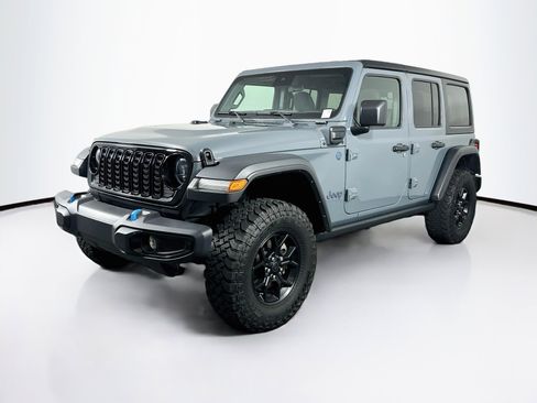 Used 2024 Jeep Wrangler Unlimited AWD/4WD image 3