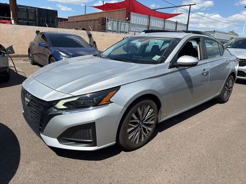 Used 2023 Nissan Altima 2.5 SV image 5