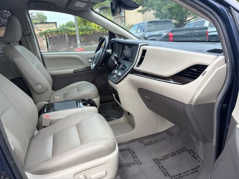 Used 2019 Toyota Sienna XLE AWD/4WD image 28