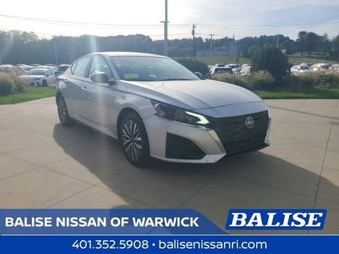 Used 2024 Nissan Altima 2.5 SV image 1