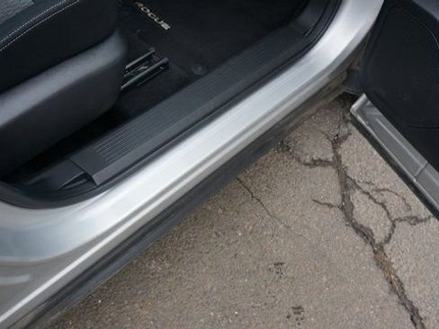 Used 2024 Nissan Rogue SV image 63