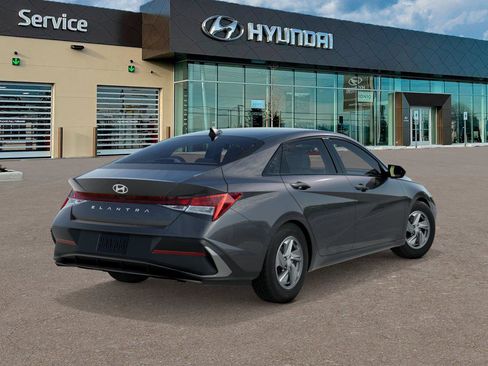 New 2026 Hyundai Elantra SE FWD image 4