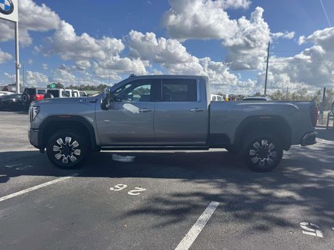 Used 2025 GMC Sierra 2500 Denali w/ Denali Reserve Package image 7