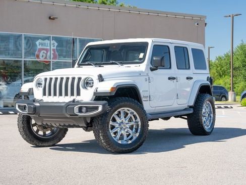 Used 2019 Jeep Wrangler Unlimited Sahara AWD/4WD image 2