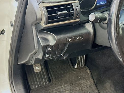 Used 2017 Lexus IS 300 AWD image 17