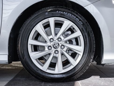 Used 2021 Toyota Camry LE image 13