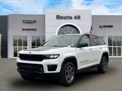 Used 2023 Jeep Grand Cherokee Trailhawk w/ Luxury Tech Group III AWD/4WD image 2
