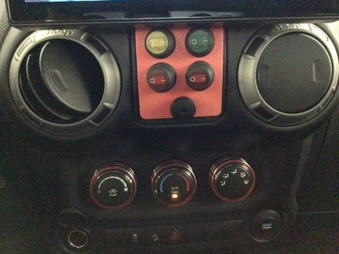 Used 2016 Jeep Wrangler Sport w/ Connectivity Group AWD/4WD image 8
