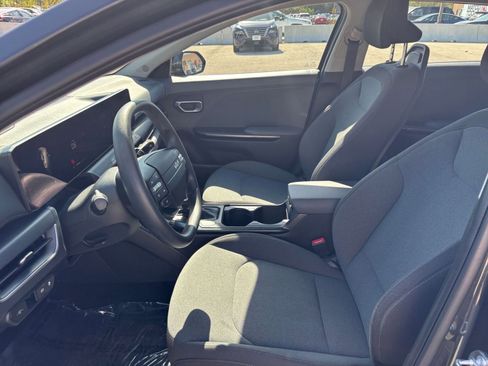 Used 2025 Kia K4 FWD image 25