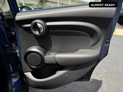 Used 2015 MINI Cooper 4-Door Hardtop FWD image 27