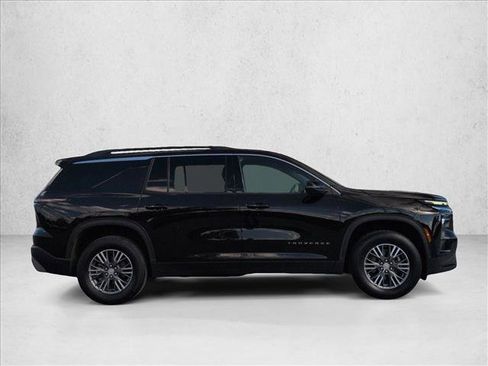 Used 2024 Chevrolet Traverse LT FWD image 4