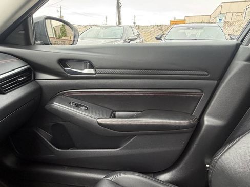 Used 2022 Nissan Altima 2.5 SR w/ Midnight Edition Package FWD image 25