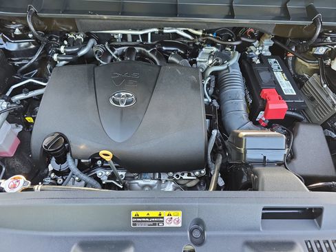 Used 2021 Toyota Highlander XLE AWD/4WD image 31