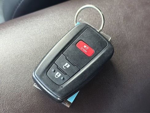 Used 2019 Toyota C-HR Limited FWD image 34