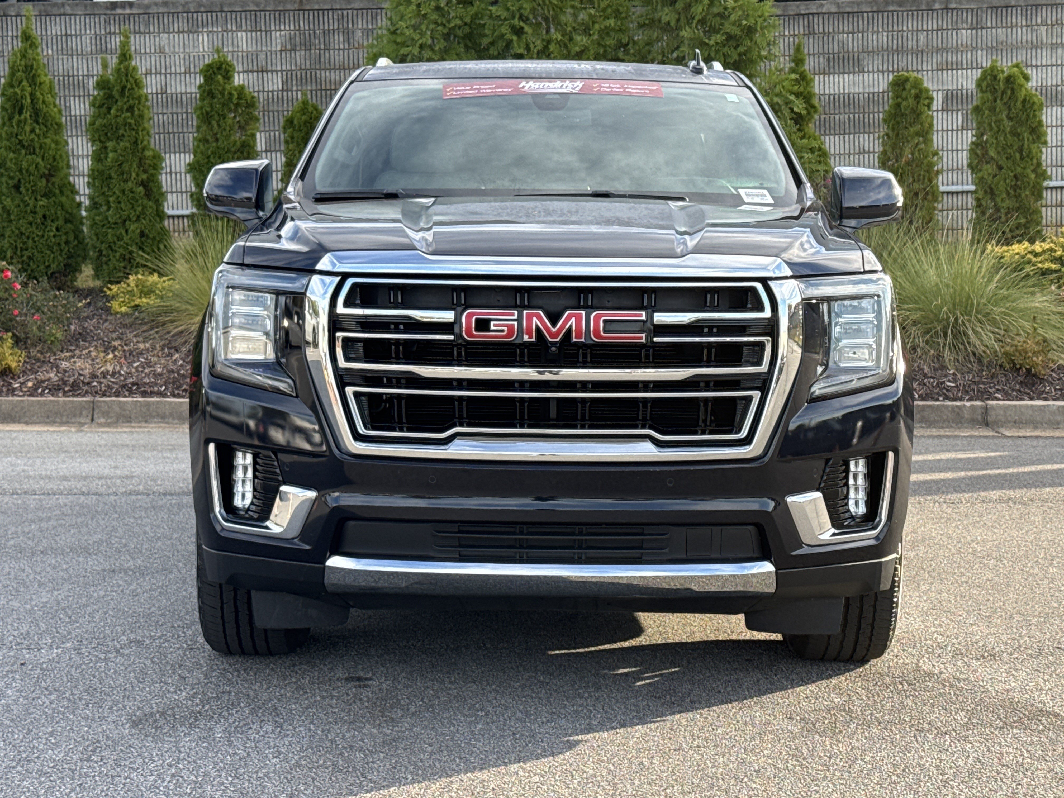 Used 2022 GMC Yukon SLT w/ SLT Premium Package AWD/4WD image 3