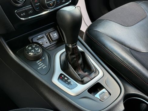Used 2014 Jeep Cherokee Trailhawk w/ Comfort/Convenience Group AWD/4WD image 38