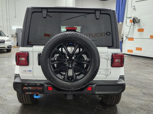 Used 2023 Jeep Wrangler Sahara w/ Cold Weather Group image 18