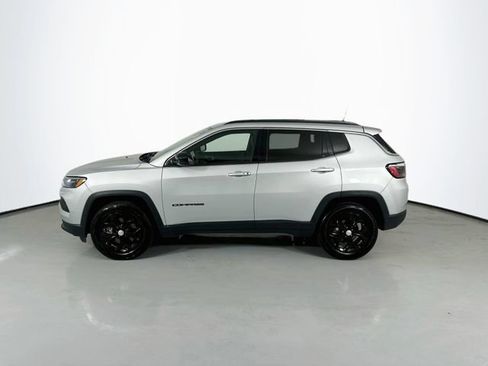 Used 2024 Jeep Compass Latitude AWD/4WD image 6