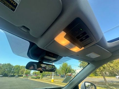 Used 2022 Nissan Rogue SV w/ SV Premium Package image 28