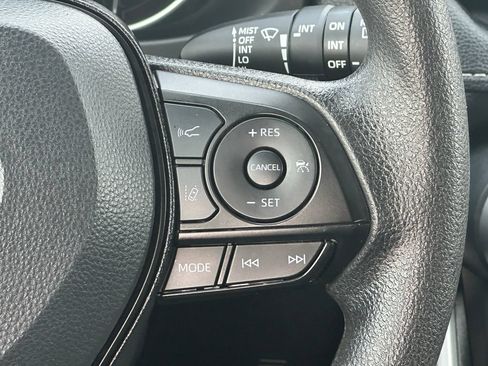 Used 2025 Toyota RAV4 XLE AWD/4WD image 21