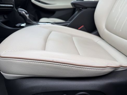 Used 2025 Buick Encore GX Avenir w/ Avenir Technology Package image 9