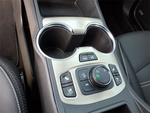 Used 2024 GMC Terrain Denali w/ Denali Premium Package image 13