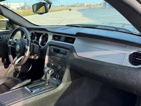 Used 2010 Ford Mustang Premium image 10