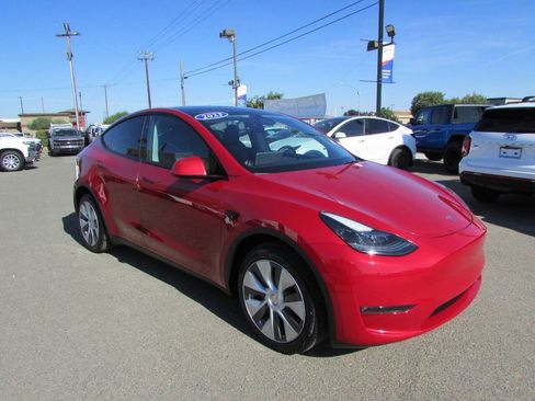 Used 2023 Tesla Model Y Long Range AWD/4WD image 2