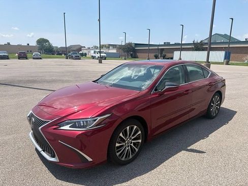 Used 2019 Lexus ES 350 w/ Premium Package FWD image 2