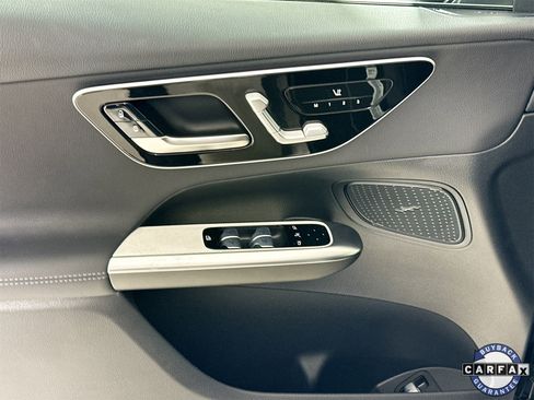 Used 2025 Mercedes-Benz GLC 350e 4MATIC image 19