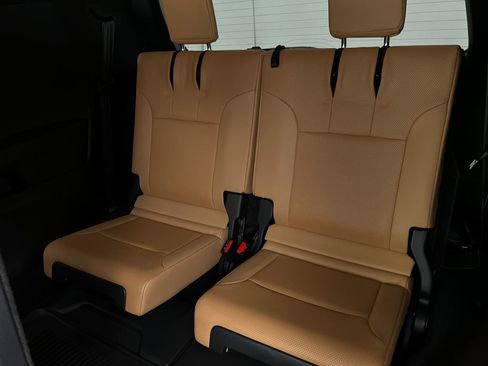 Used 2024 Lexus LX 600 4WD w/ Luxury Package image 19