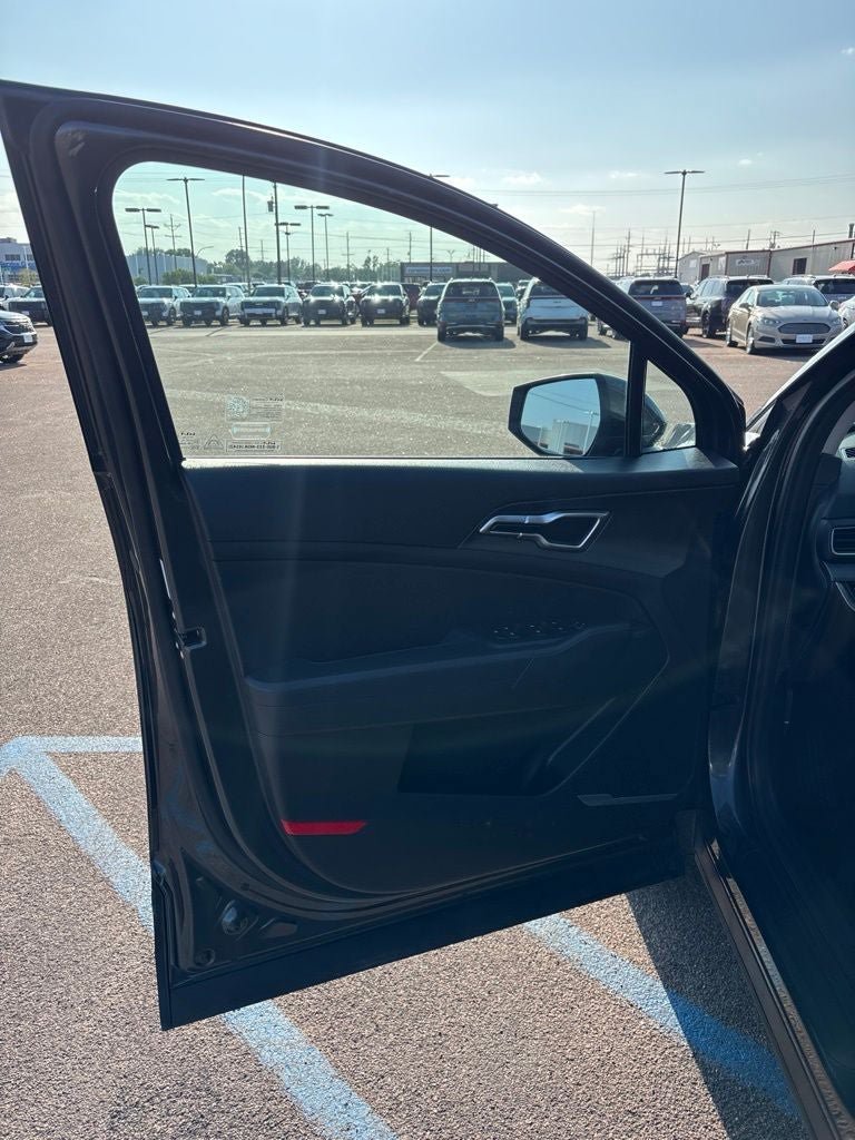 Used 2023 Kia Sportage LX AWD/4WD image 9