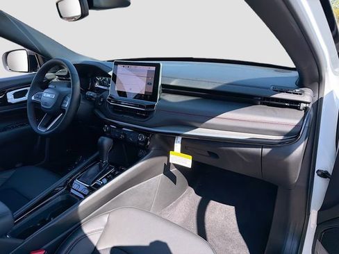 New 2026 Jeep Compass Trailhawk w/ Sun, Sound & Navigation Group AWD/4WD image 32