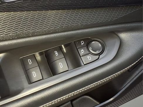 Used 2025 Chevrolet Blazer EV LT AWD/4WD image 16