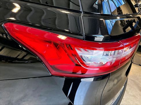 Used 2020 Chevrolet Traverse LT w/ LT Premium Package AWD/4WD image 35