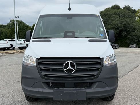 Used 2025 Mercedes-Benz Sprinter 2500 image 9