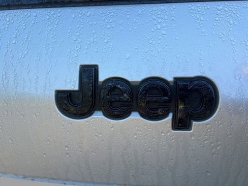 Used 2023 Jeep Grand Cherokee L Laredo AWD/4WD image 7
