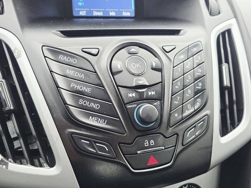 Used 2014 Ford Focus SE w/ SE Winter Package FWD image 17