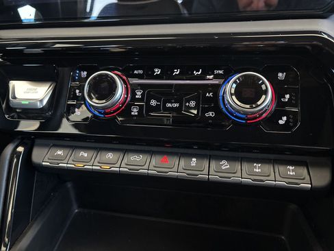 Certified 2025 GMC Sierra 1500 AT4X image 30