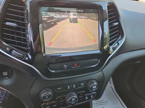 Used 2019 Jeep Cherokee Limited w/ Trailer Tow Group AWD/4WD image 25
